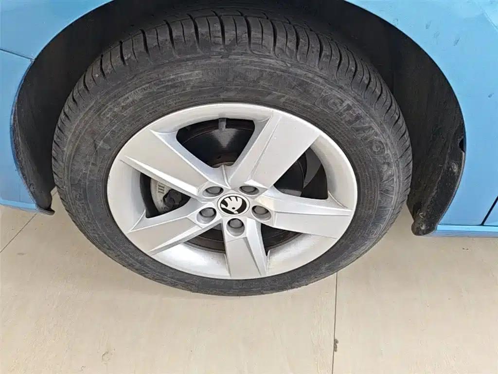Fabia 2015 1.4L Automatic Comfortline — миниатюра 23