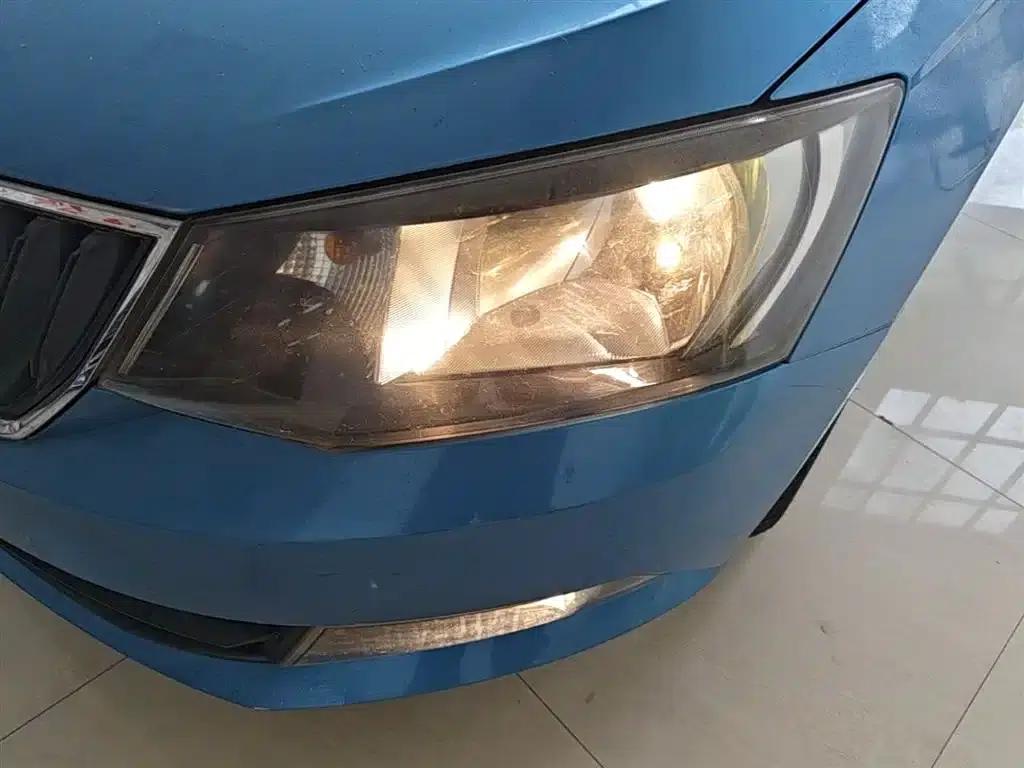 Fabia 2015 1.4L Automatic Comfortline — миниатюра 24