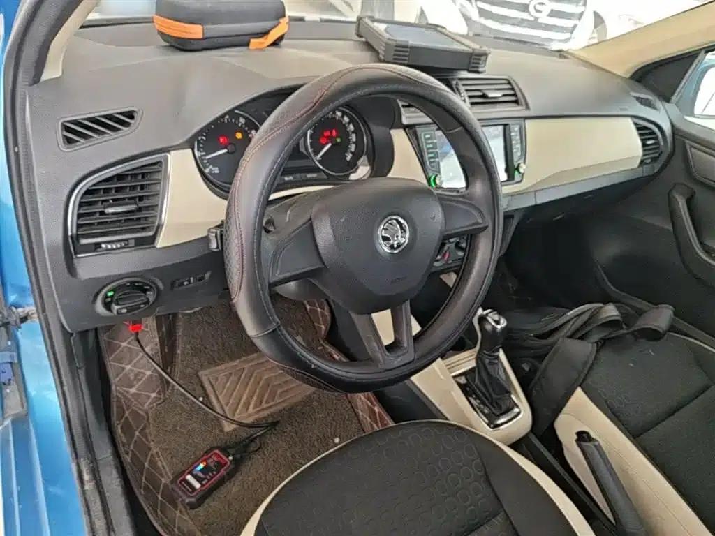 Fabia 2015 1.4L Automatic Comfortline — миниатюра 10