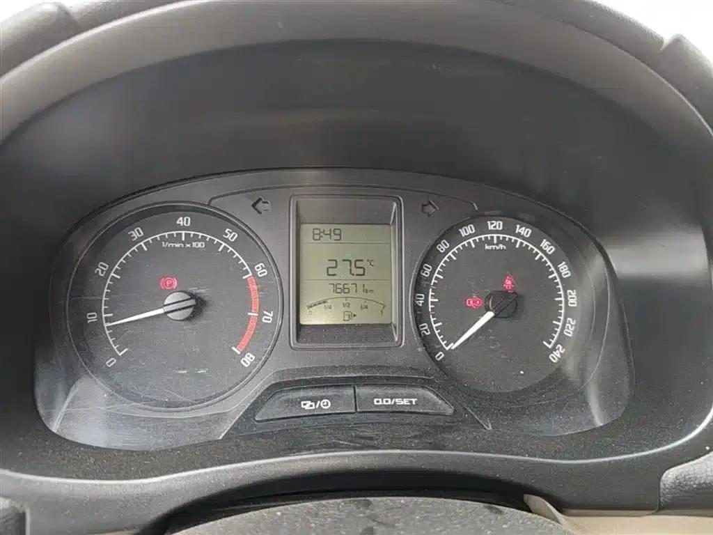 Fabia 2014 1.4L Manual Crystal Edition — миниатюра 12