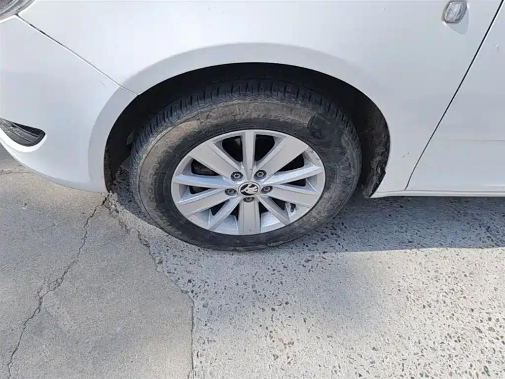 Fabia 2014 1.4L Manual Crystal Edition — миниатюра 23