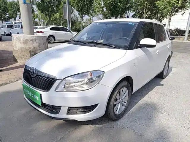 Fabia 2014 1.4L Manual Crystal Edition