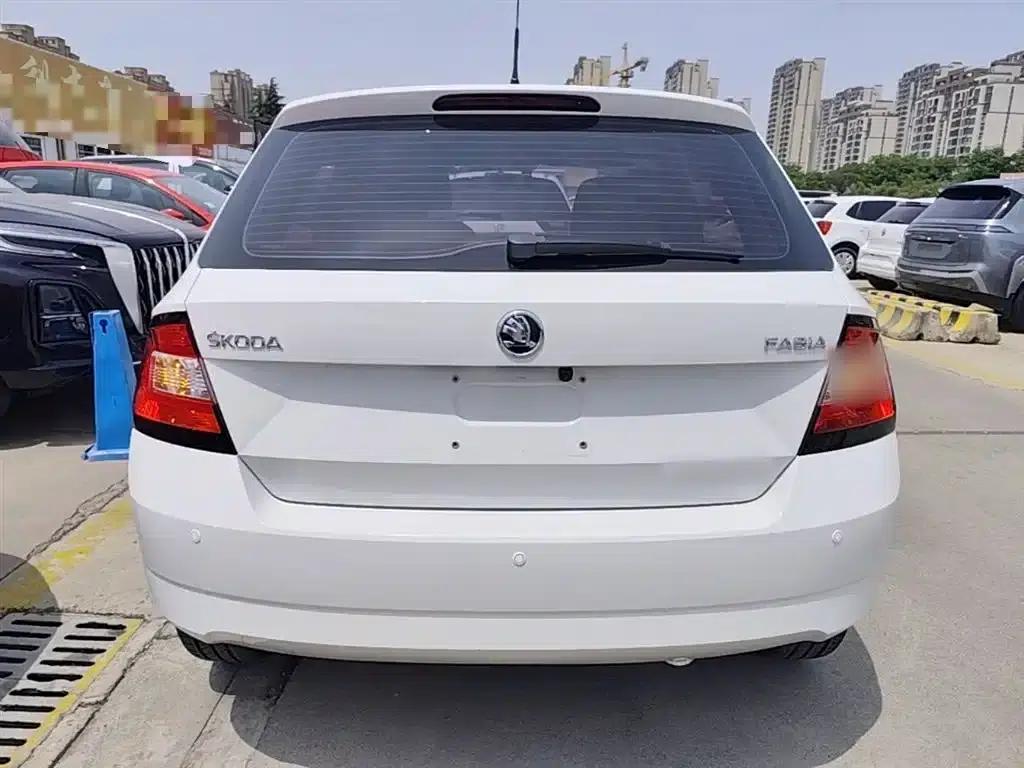 Fabia 2017 1.4L Automatic Enjoy Edition — миниатюра 6
