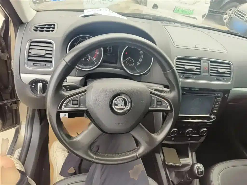 2014 Yeti 1.4TSI Manual Polar Edition — миниатюра 11