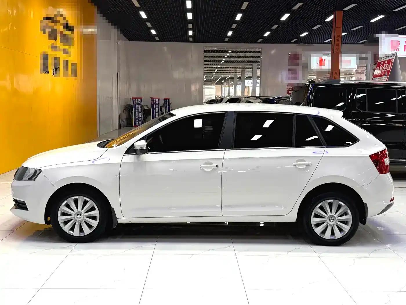 Rapid 2018 1.6L Automatic Standard Edition — миниатюра 2