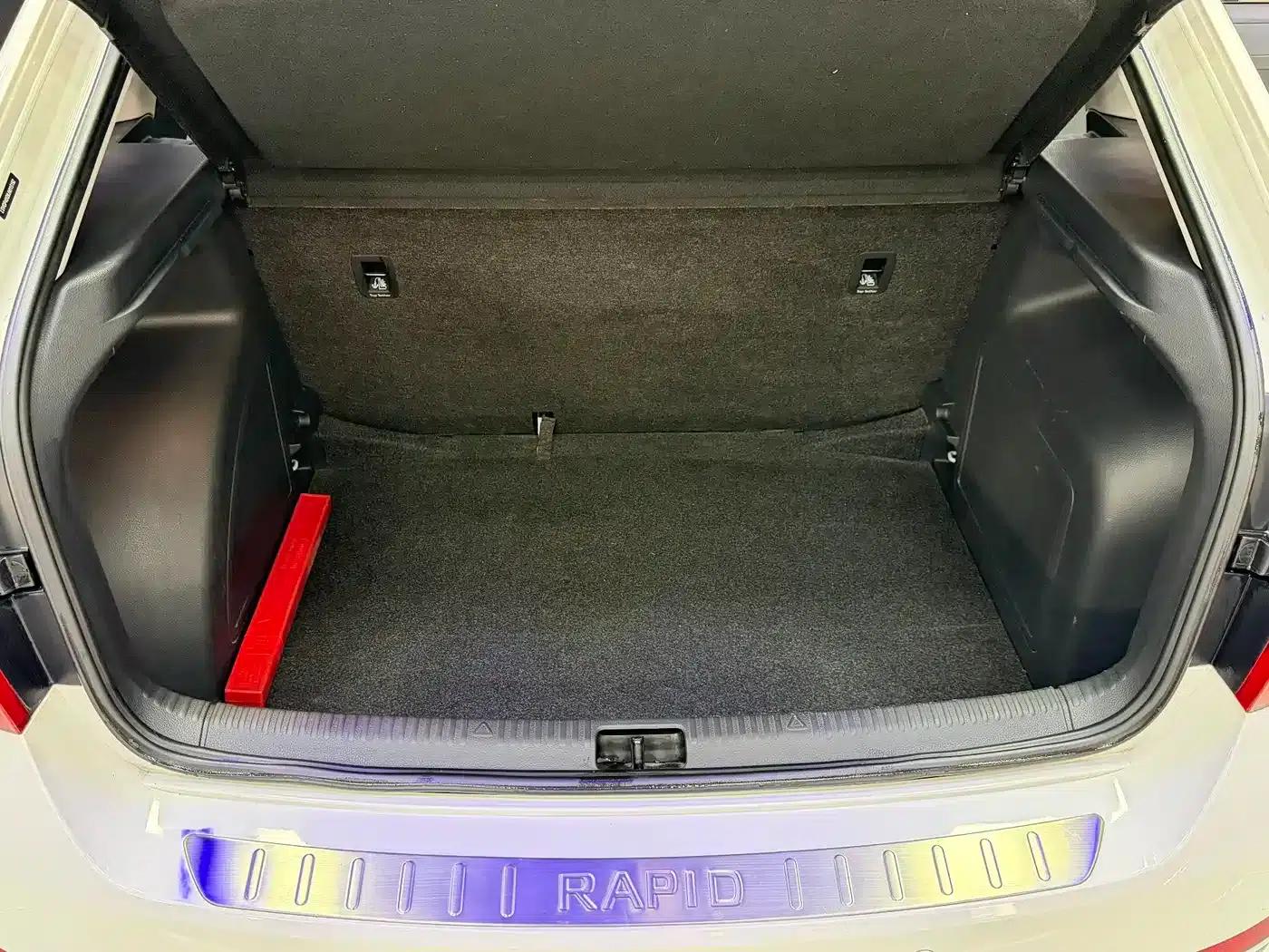 Rapid 2018 1.6L Automatic Standard Edition — миниатюра 12