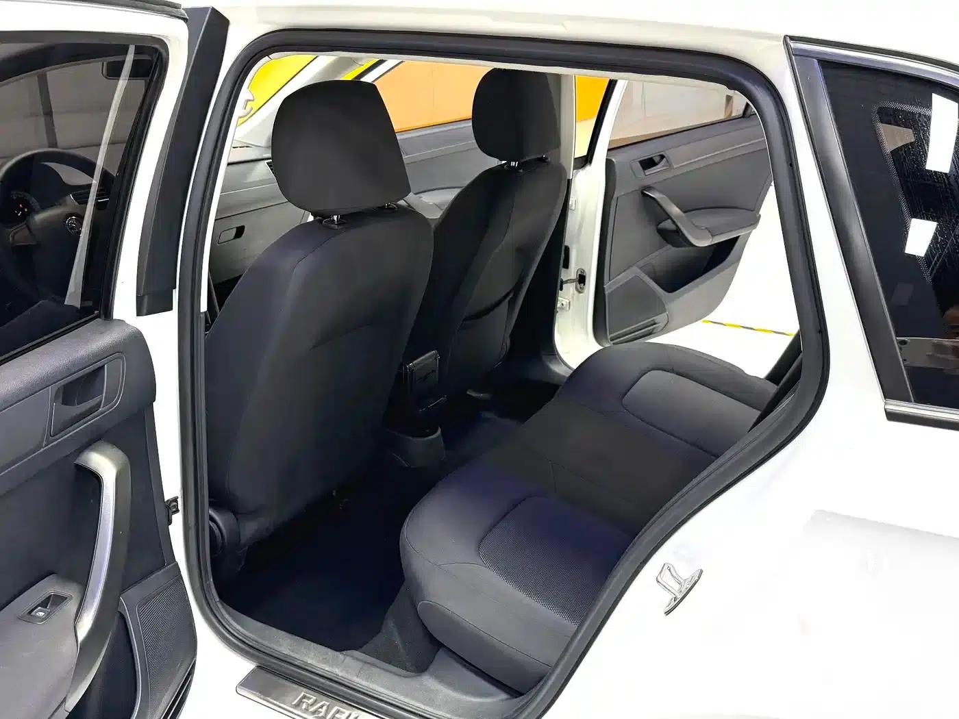 Rapid 2018 1.6L Automatic Standard Edition — миниатюра 13