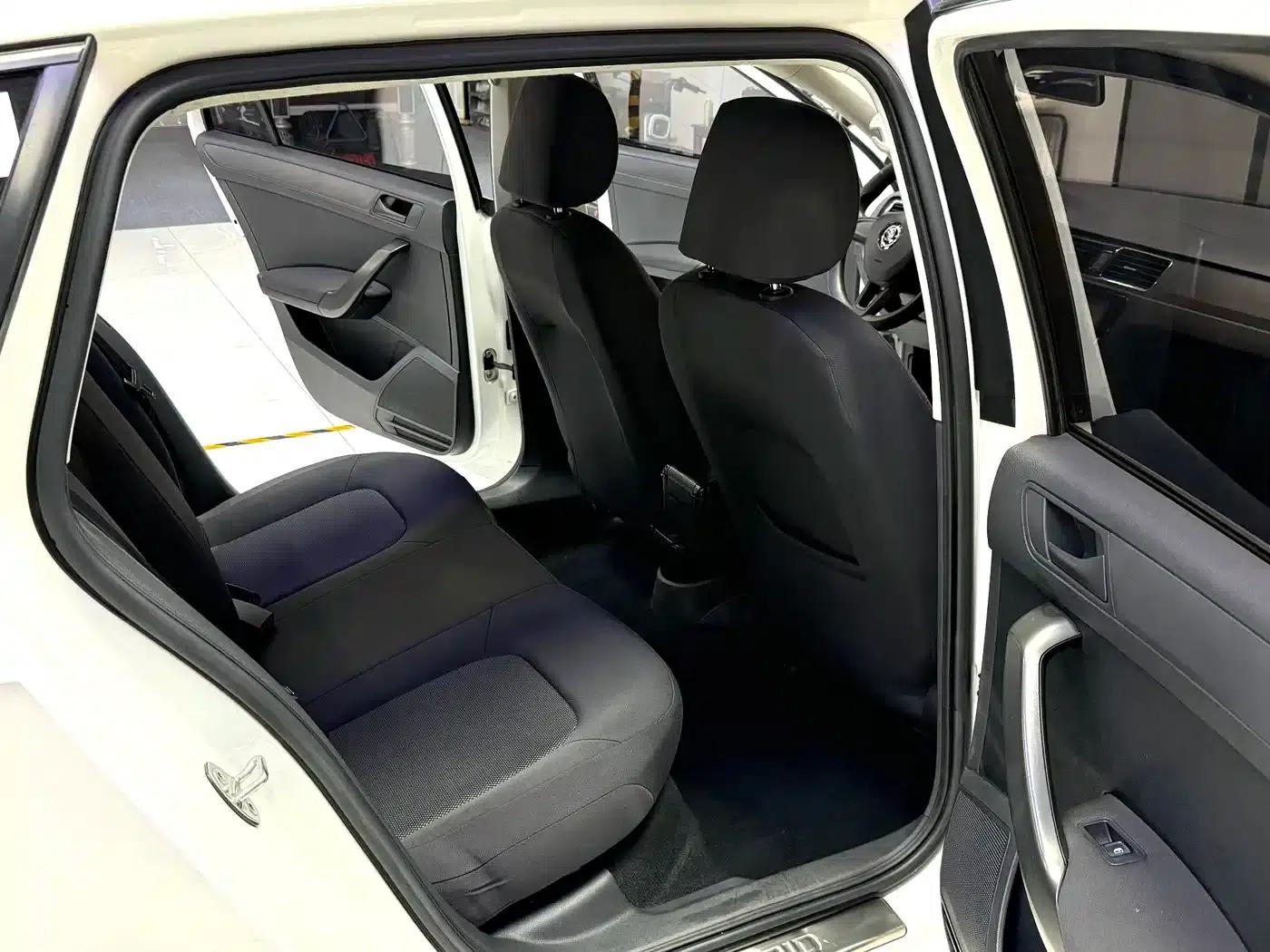 Rapid 2018 1.6L Automatic Standard Edition — миниатюра 15