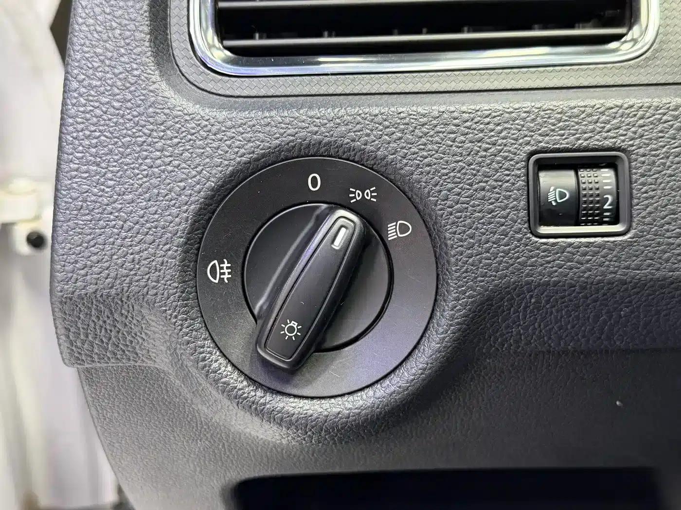 Rapid 2018 1.6L Automatic Standard Edition — миниатюра 7