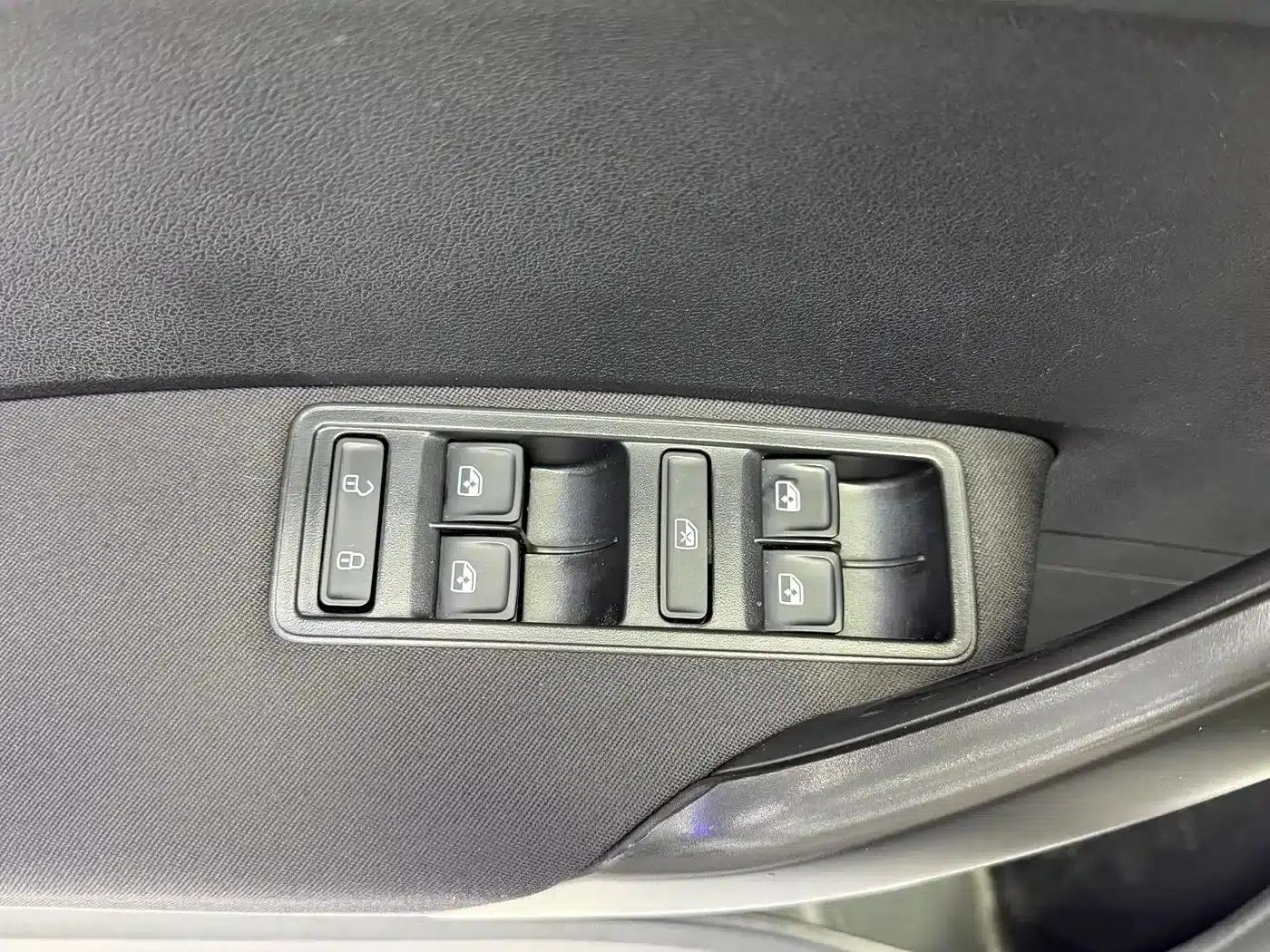 Rapid 2018 1.6L Automatic Standard Edition — миниатюра 8