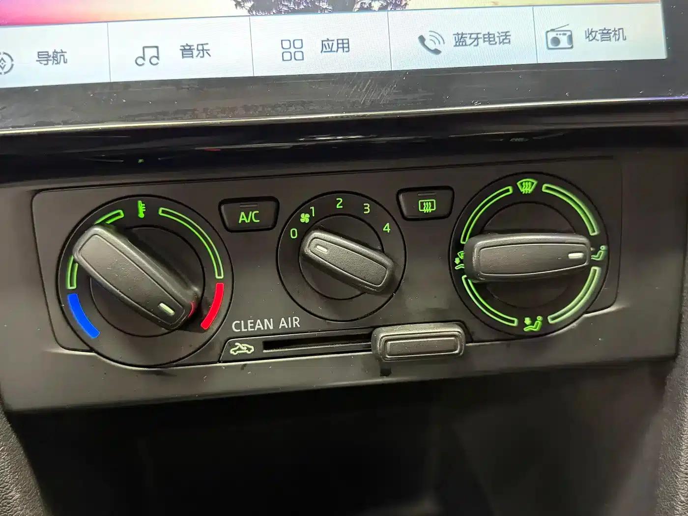 Rapid 2018 1.6L Automatic Standard Edition — миниатюра 10