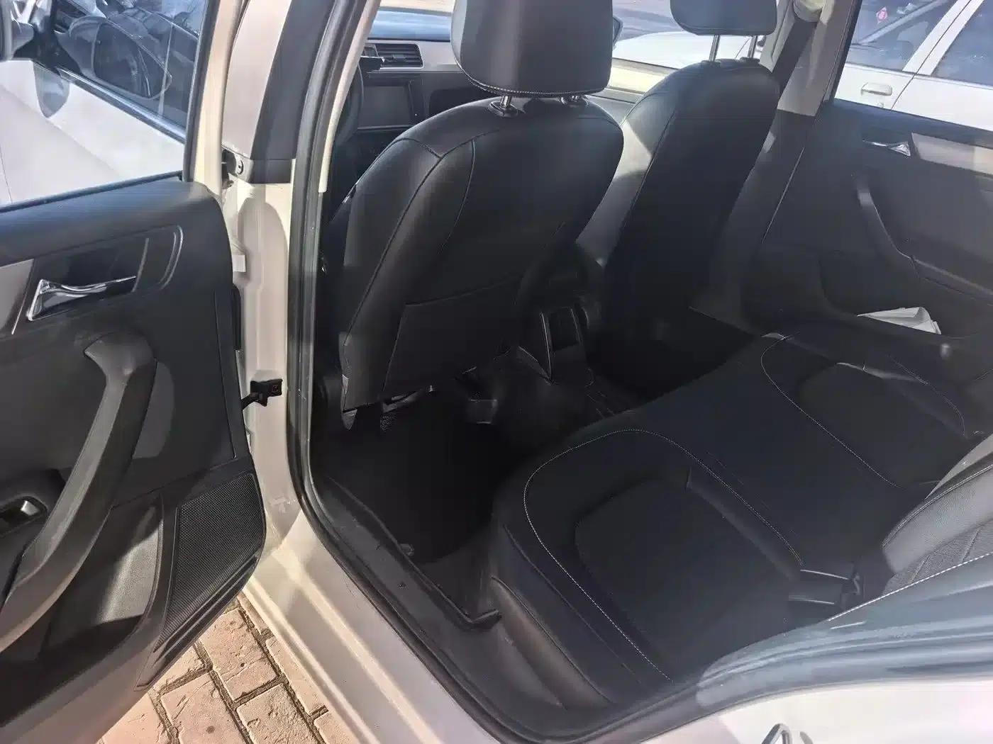 Rapid Spaceback 2016 Facelift 1.6L Automatic Comfortline — миниатюра 12