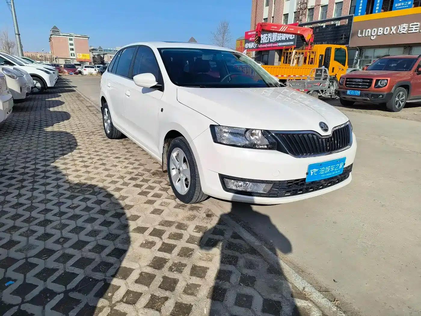 Rapid Spaceback 2016 Facelift 1.6L Automatic Comfortline — миниатюра 3