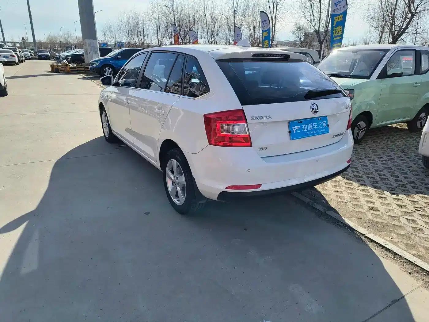 Rapid Spaceback 2016 Facelift 1.6L Automatic Comfortline — миниатюра 4