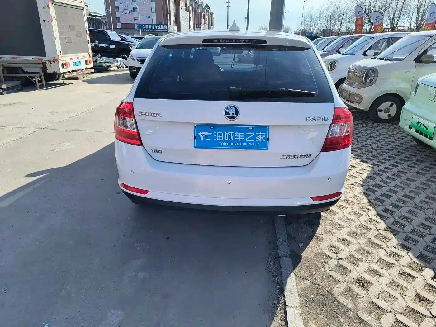 Rapid Spaceback 2016 Facelift 1.6L Automatic Comfortline — миниатюра 5