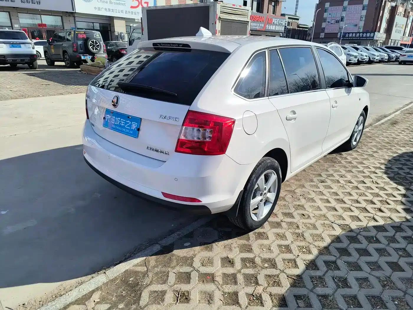 Rapid Spaceback 2016 Facelift 1.6L Automatic Comfortline — миниатюра 6