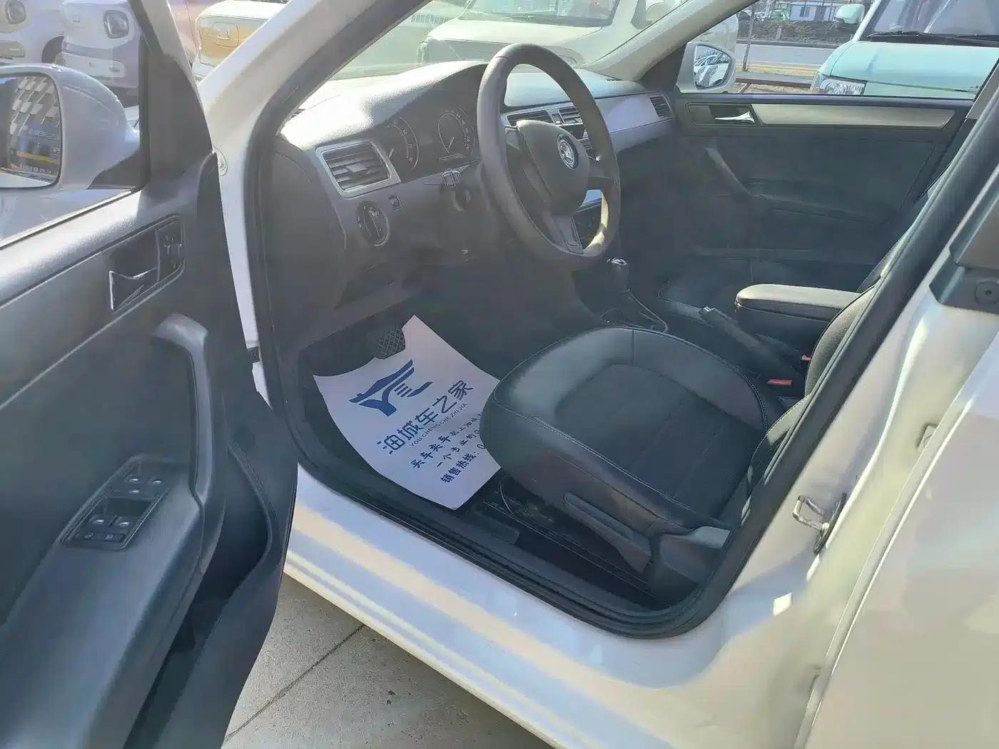 Rapid Spaceback 2016 Facelift 1.6L Automatic Comfortline — миниатюра 8