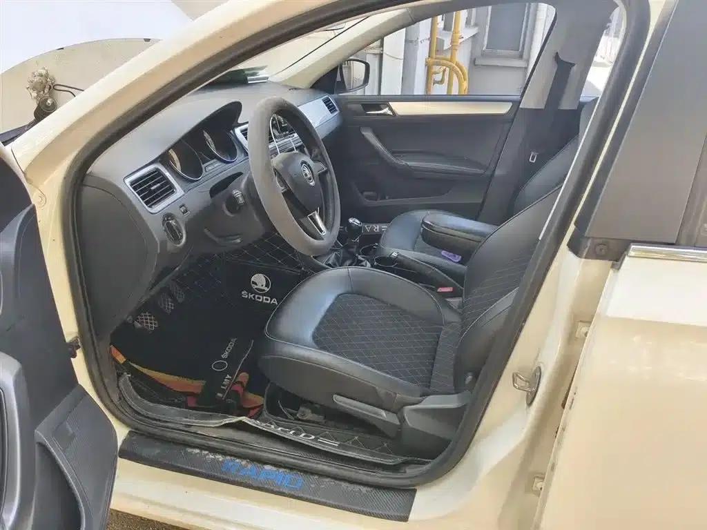 Rapid 2018 1.6L Manual Comfort Edition — миниатюра 11