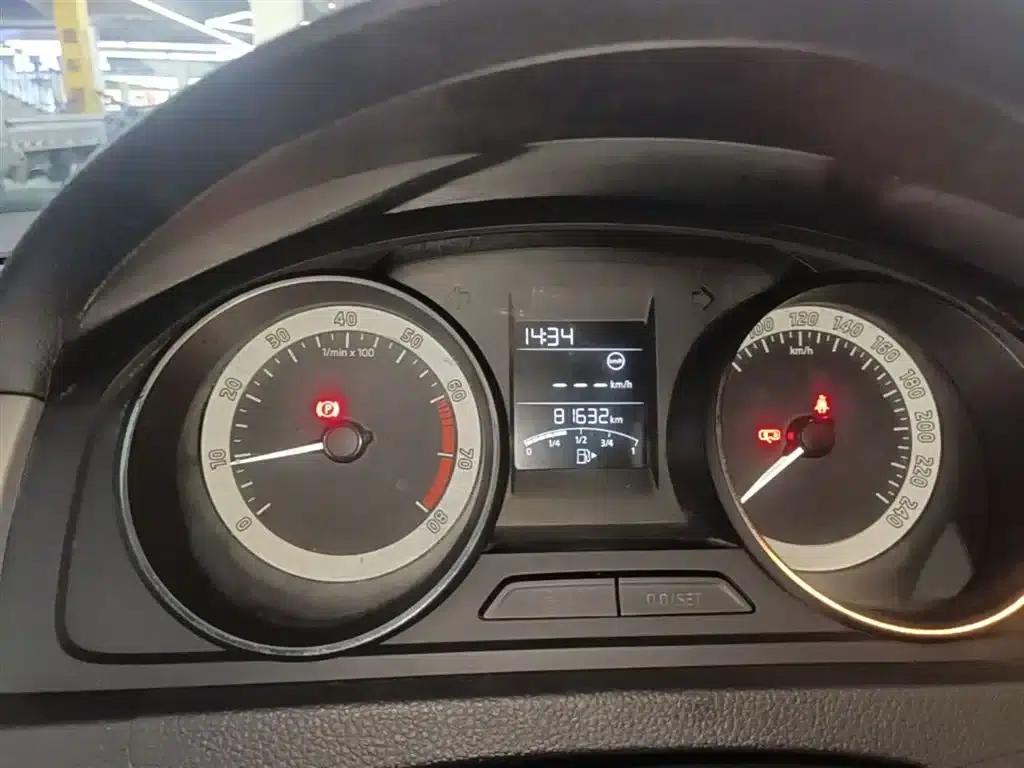Rapid 2018 1.6L Manual Comfort Edition — миниатюра 12
