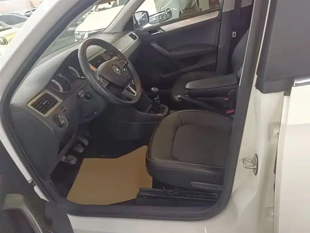 Rapid 2018 1.6L Manual Comfort Edition — миниатюра 15