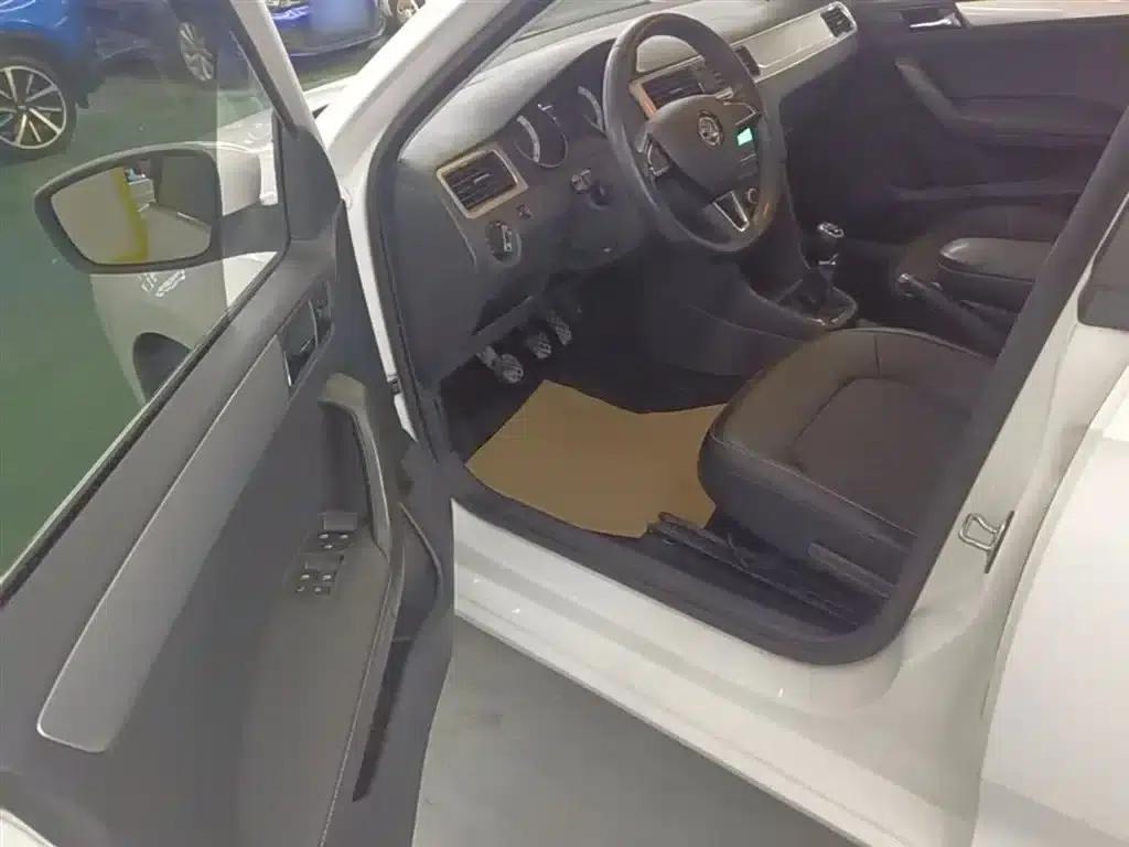 Rapid 2018 1.6L Manual Comfort Edition — миниатюра 16