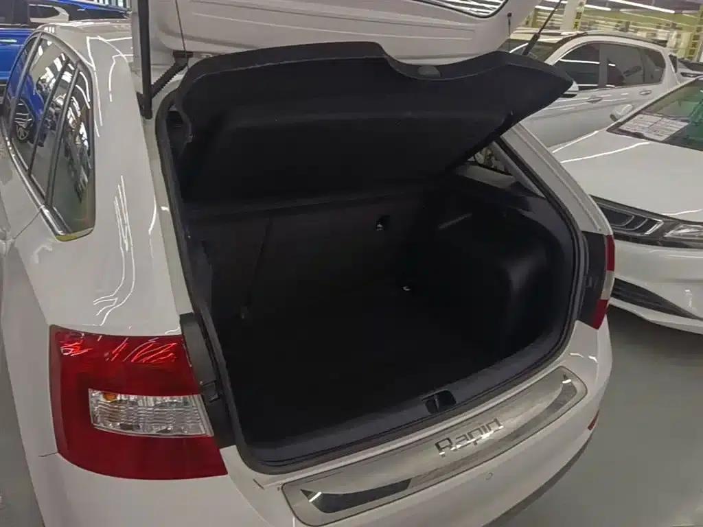 Rapid 2018 1.6L Manual Comfort Edition — миниатюра 19