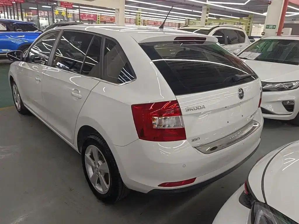 Rapid 2018 1.6L Manual Comfort Edition — миниатюра 5