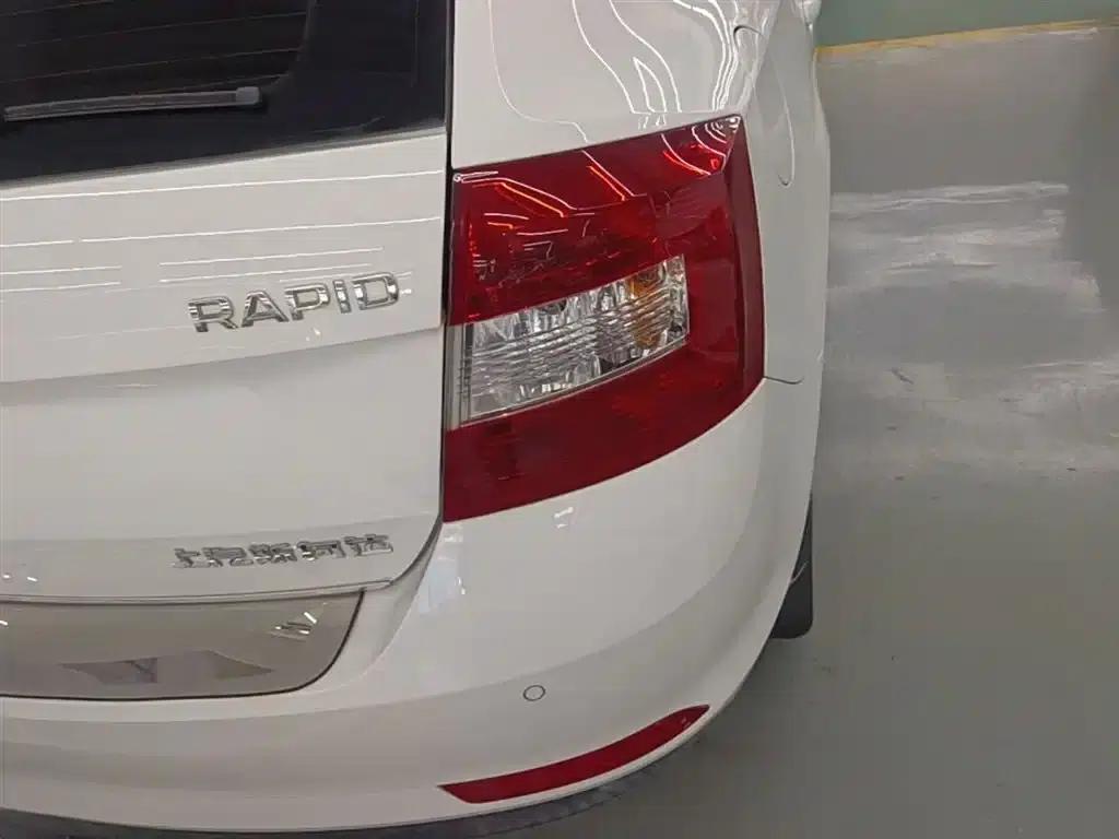 Rapid 2018 1.6L Manual Comfort Edition — миниатюра 8