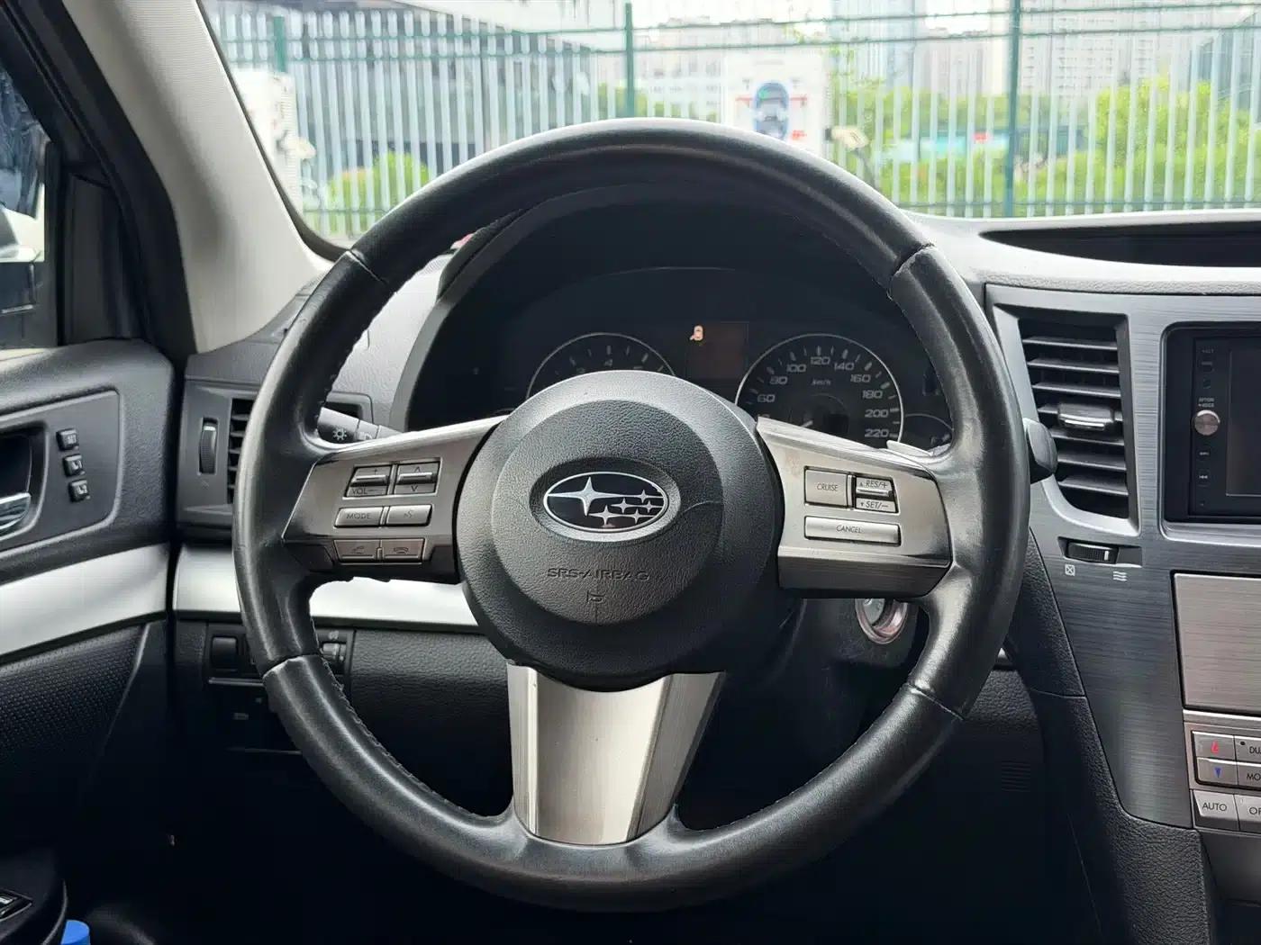 Legacy 2010 2.0i Luxury Touring Edition — миниатюра 7