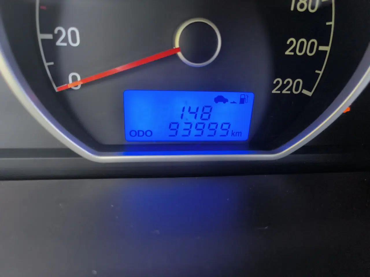 Hyundai Celesta 2011 1.6L Manual Luxury Model — миниатюра 13