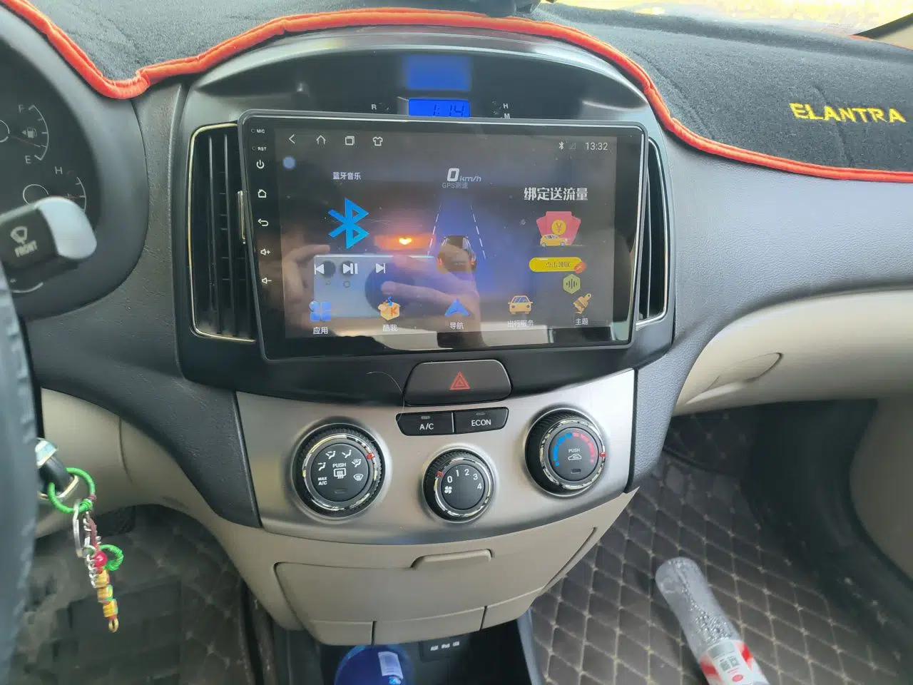 Hyundai Celesta 2011 1.6L Manual Luxury Model — миниатюра 14