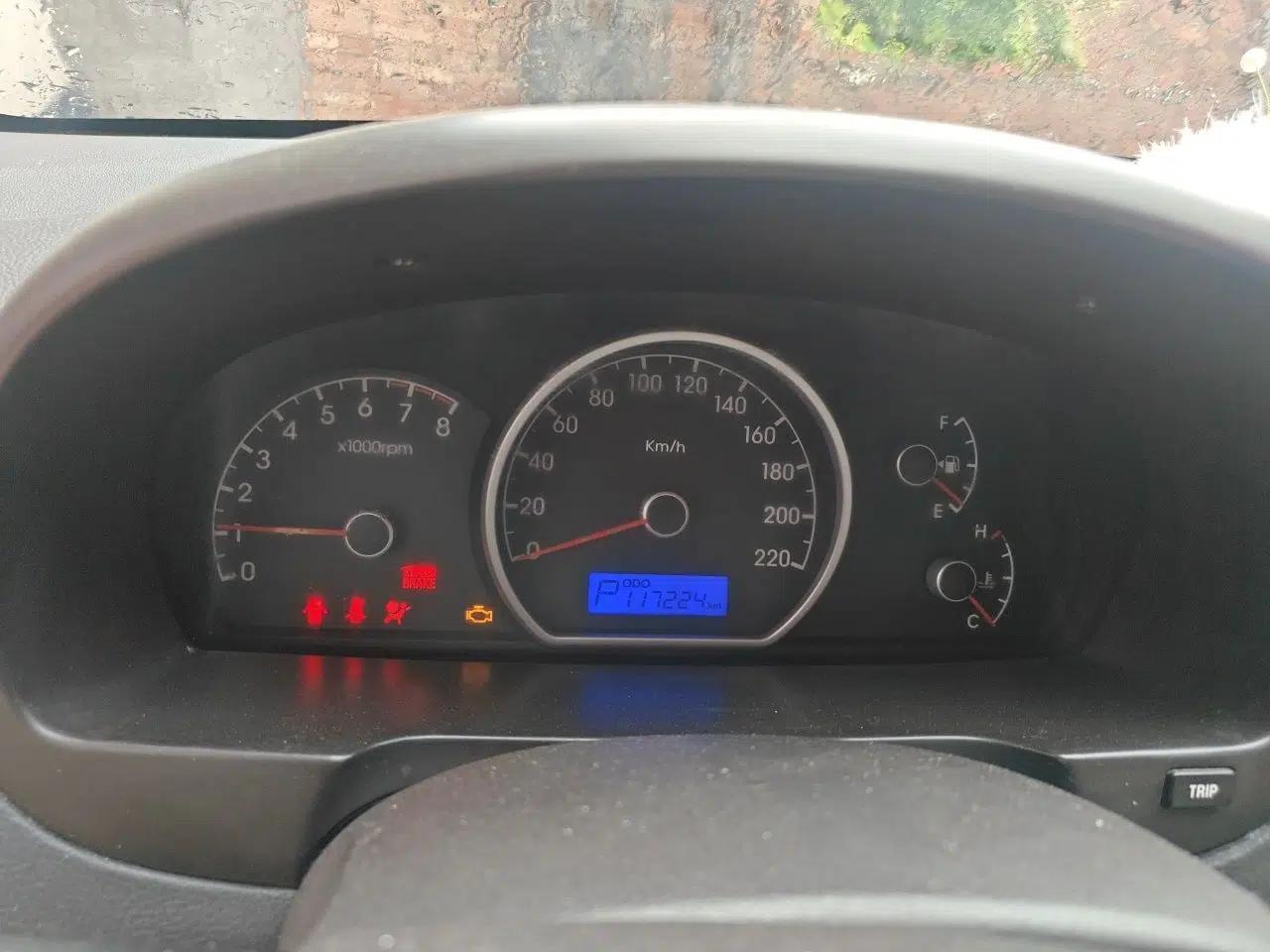 Hyundai Celesta 2011 1.6L Automatic Comfort Edition — миниатюра 12