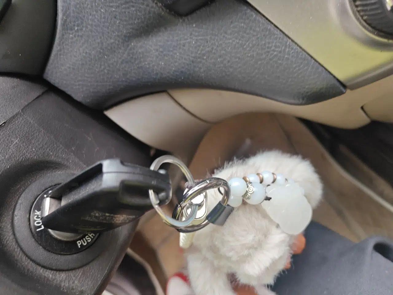 Hyundai Celesta 2011 1.6L Automatic Comfort Edition — миниатюра 9