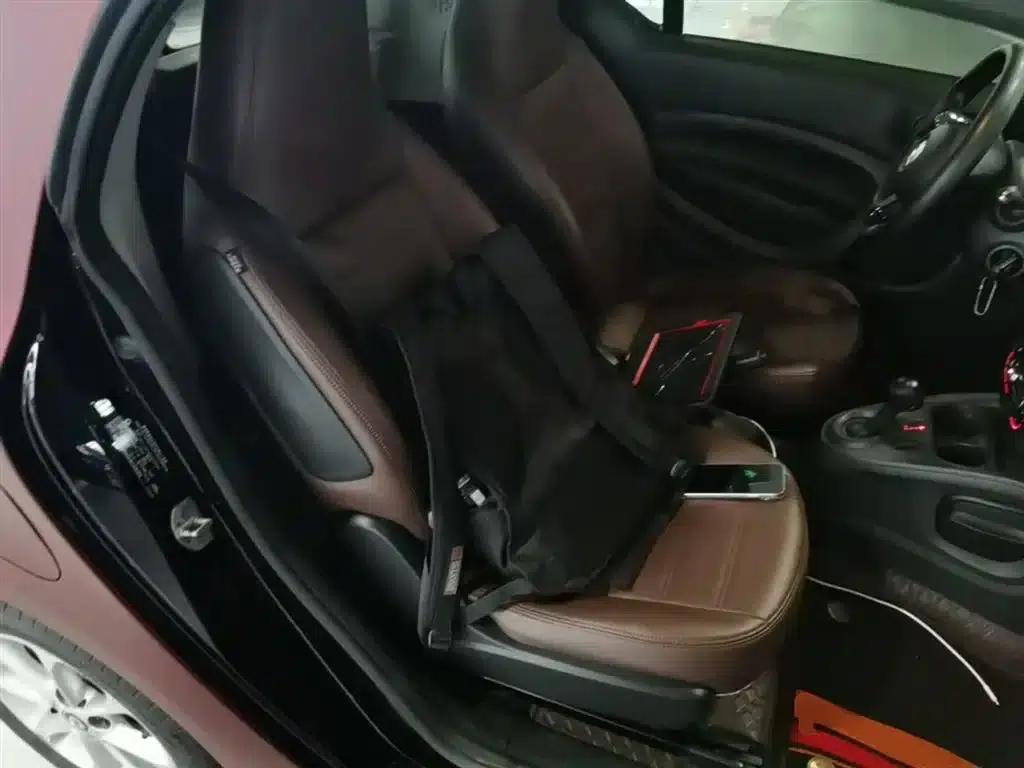 2015 Smart Fortwo 1.0L 52kW Hardtop Dynamic Edition — миниатюра 25
