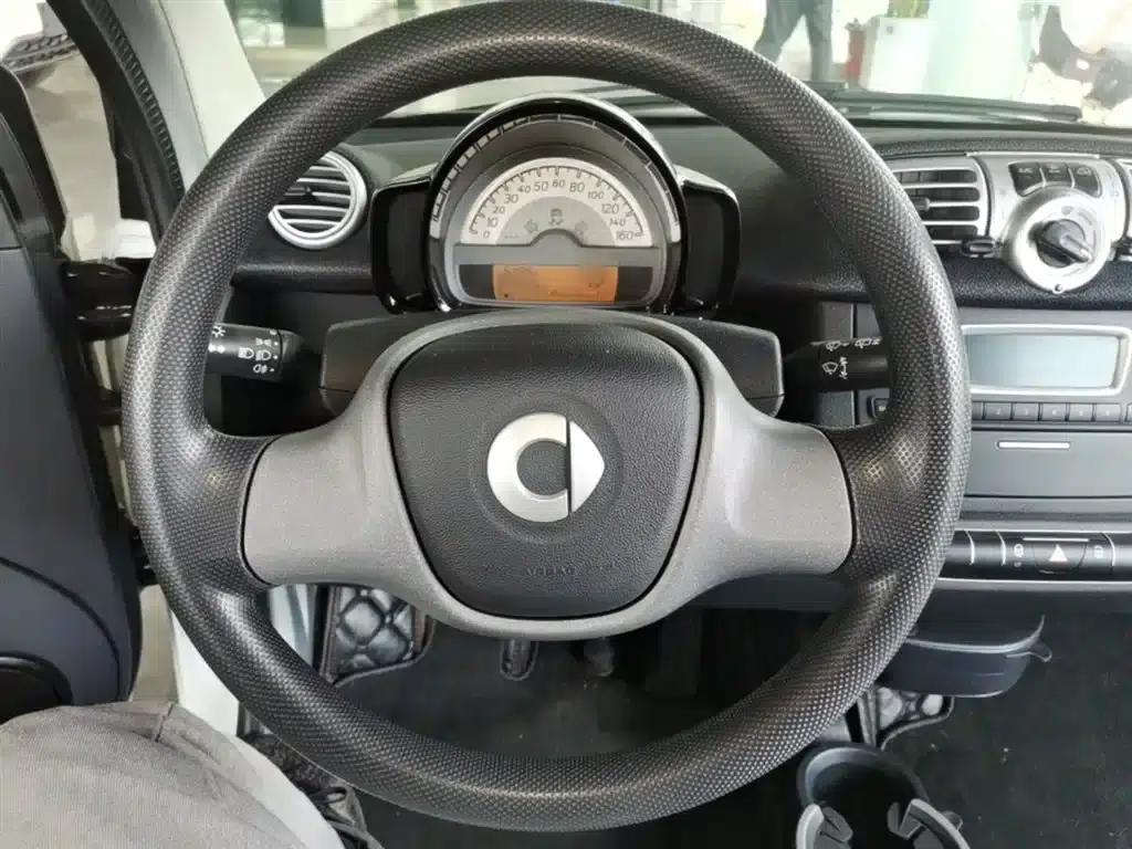 2012 Smart Fortwo 1.0 MHD Hardtop Comfort Edition — миниатюра 11