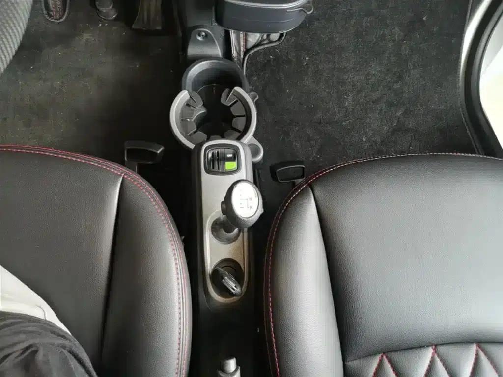 2012 Smart Fortwo 1.0 MHD Hardtop Comfort Edition — миниатюра 14