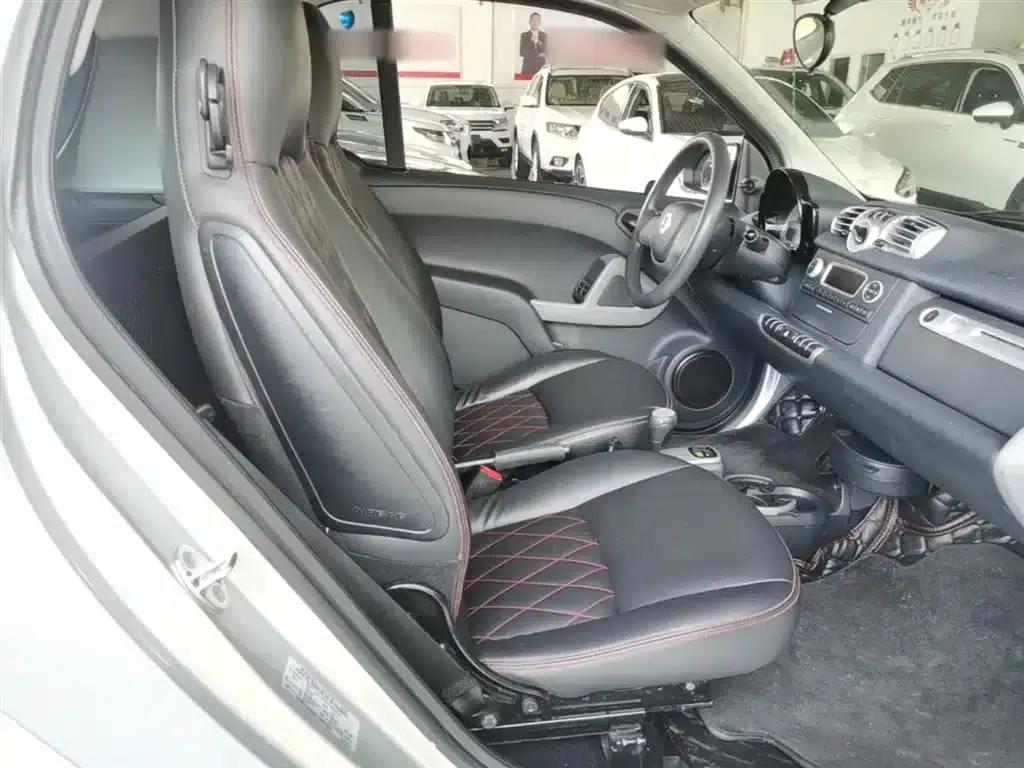 2012 Smart Fortwo 1.0 MHD Hardtop Comfort Edition — миниатюра 25