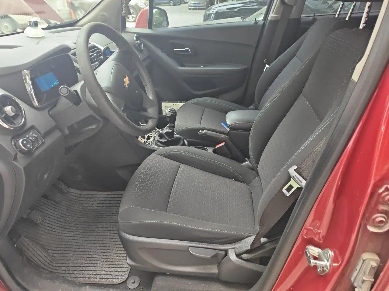Chevrolet Trax 2016 1.4T Manual Two-Wheel Drive Comfort Version with Sunroof — миниатюра 12