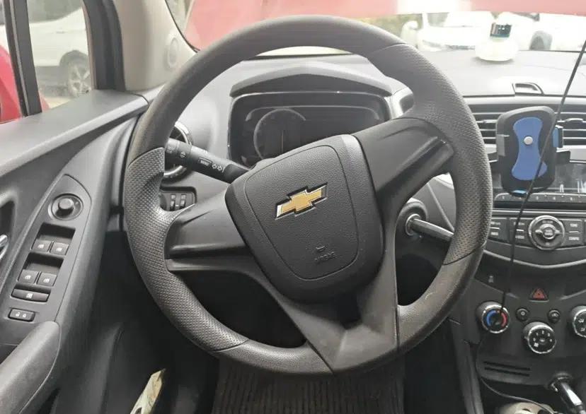 Chevrolet Trax 2016 1.4T Manual Two-Wheel Drive Comfort Version with Sunroof — миниатюра 15