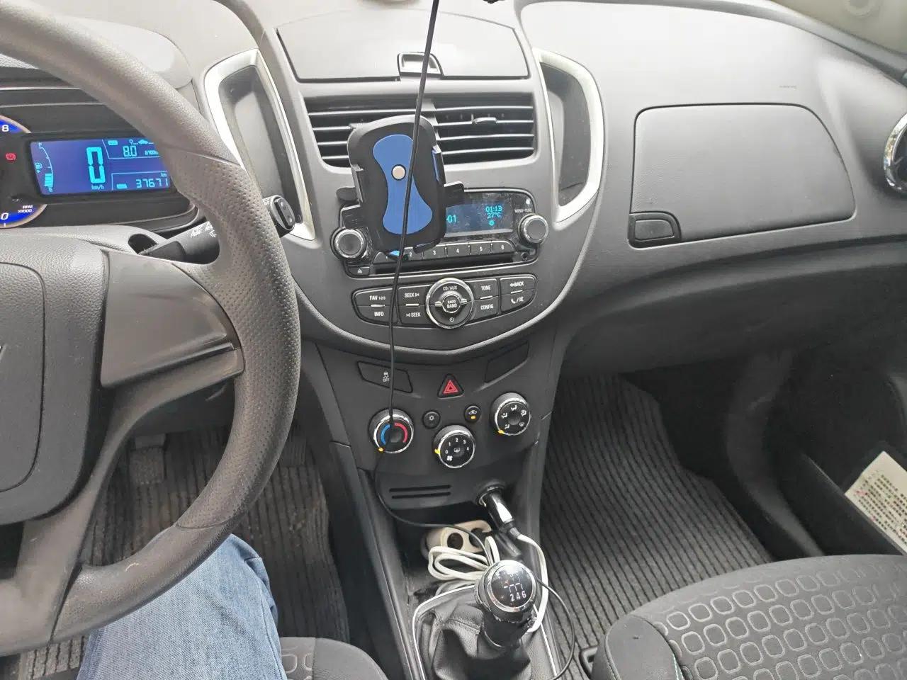 Chevrolet Trax 2016 1.4T Manual Two-Wheel Drive Comfort Version with Sunroof — миниатюра 10