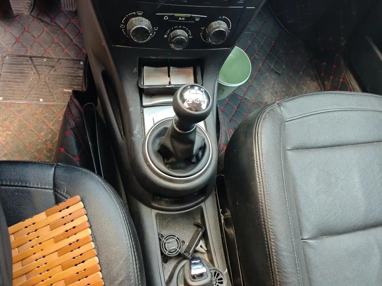 Citroen C-Quatre 2011 Sedan 1.6L Manual Fashion Edition — миниатюра 15
