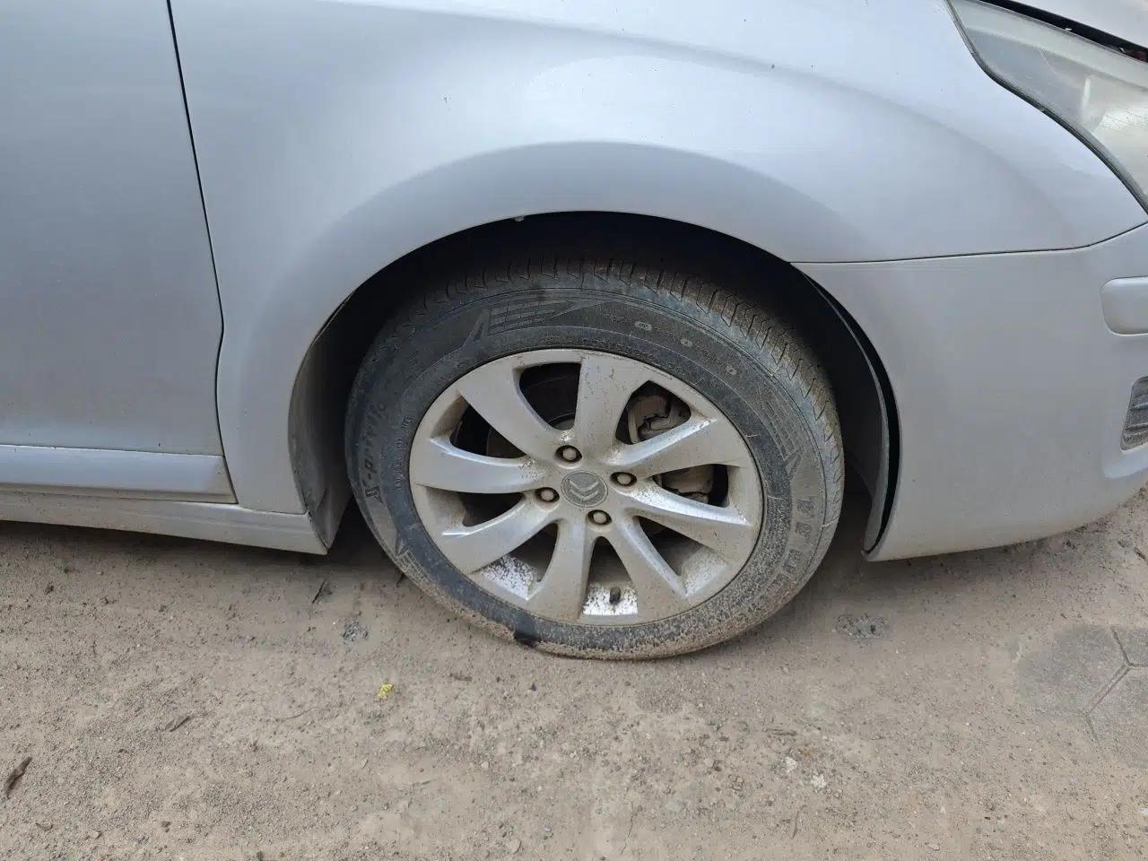 Citroen C-Quatre 2011 Sedan 1.6L Manual Fashion Edition — миниатюра 8