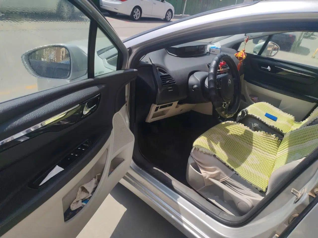 Citroen C-Quatre 2012 Sedan 1.6L Manual Prestige Model — миниатюра 17