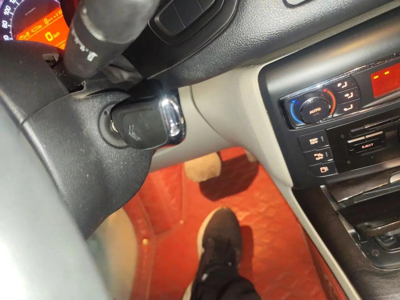 Citroen C5 2013 2.3L Automatic Zunyu Model — миниатюра 9
