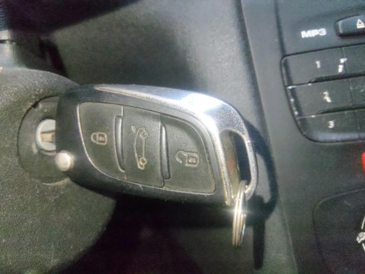 Citroen C4L 2014 1.8L Intelligent Drive Automatic Enjoyment Model — миниатюра 9