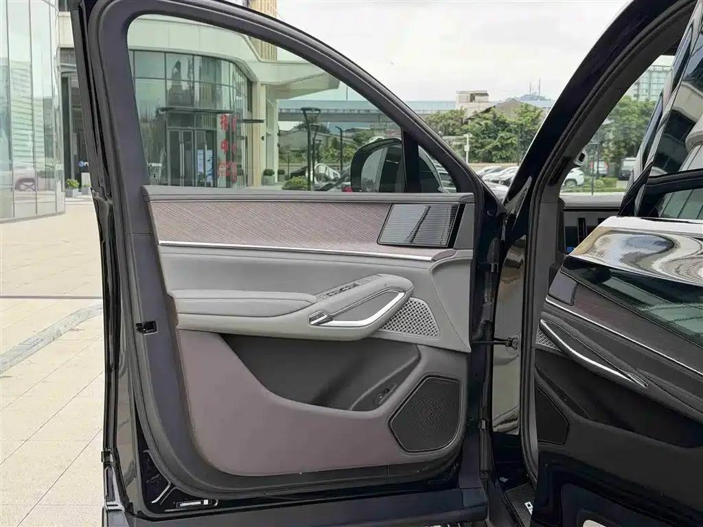 Denza N9 2026 Premium Edition — миниатюра 10