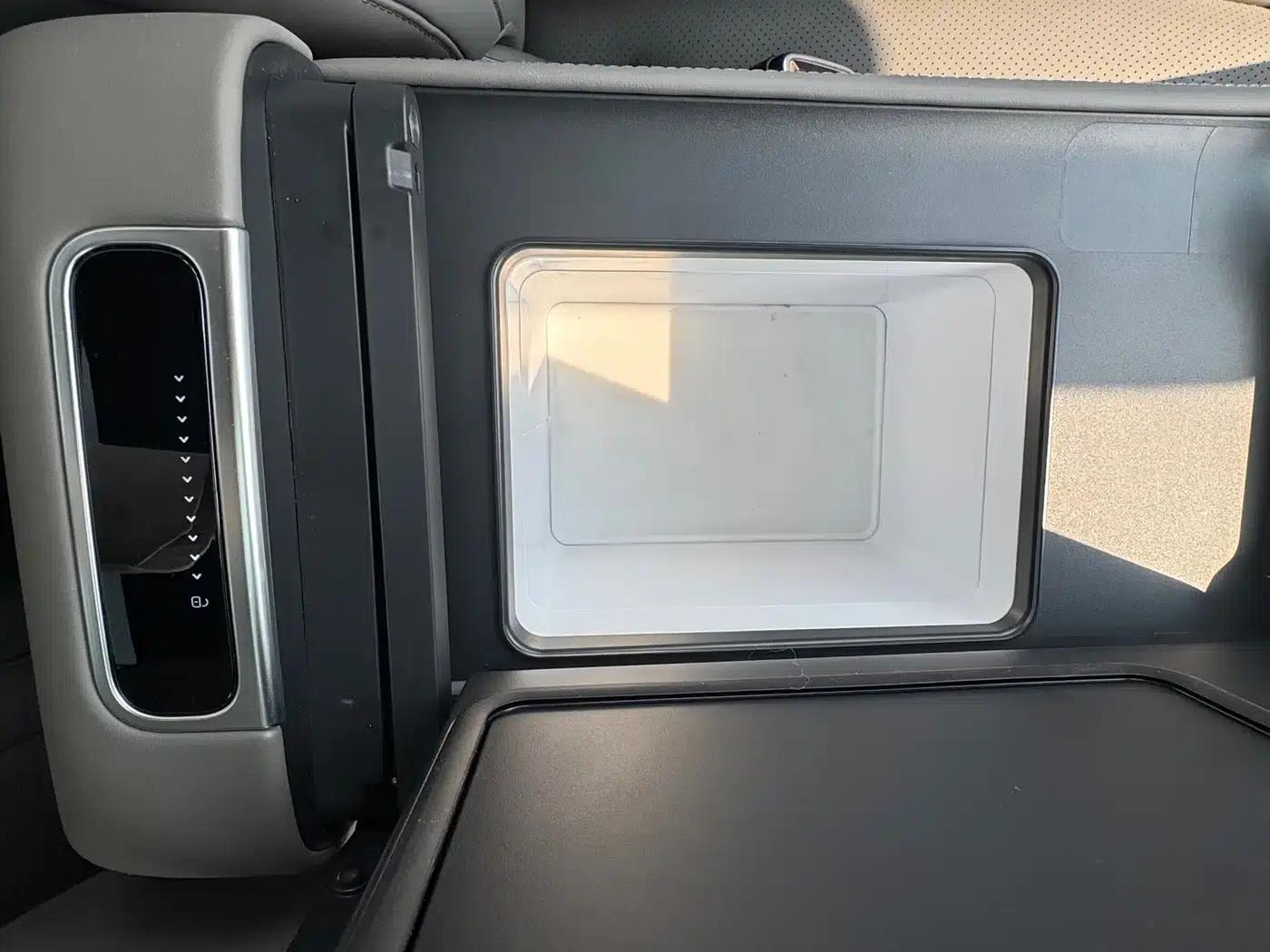 Denza N9 2025 Premium Edition — миниатюра 17