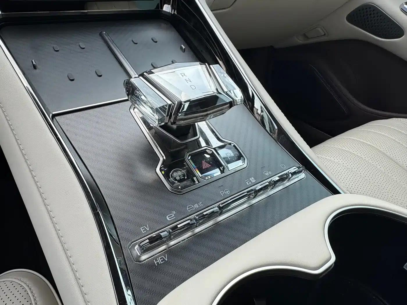 Denza Z9 GT 2024 1100 AWD Ultra Edition — миниатюра 13
