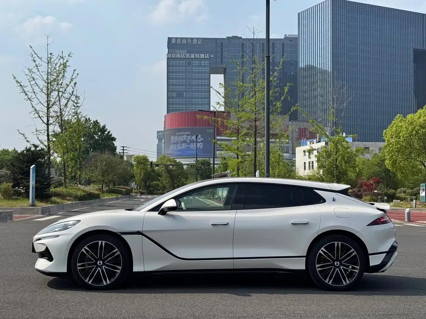 Denza Z9 GT 2024 1100 AWD Ultra Edition — миниатюра 19