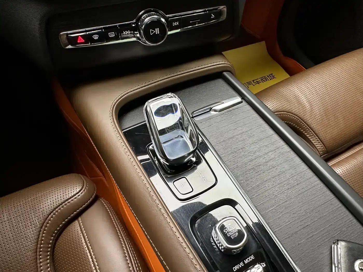 2021 Volvo XC90 B6 Inscription Luxury Edition 7-seater — миниатюра 14